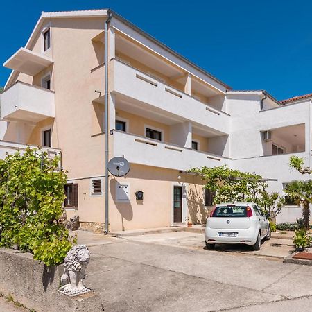 Gorgeous Apartment In Krk With Wifi Krk Town Exterior photo