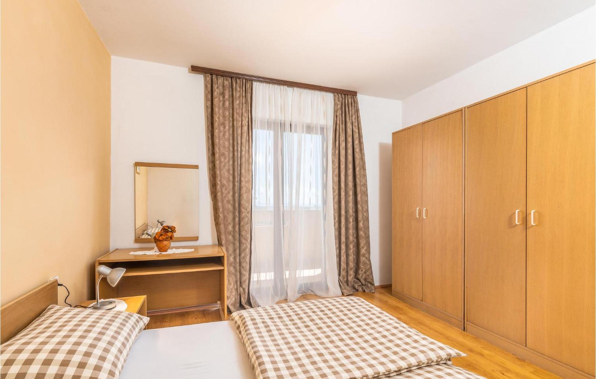 Gorgeous Apartment In Krk With Wifi Krk Town Exterior photo